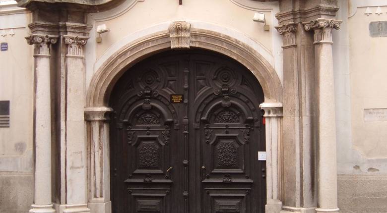 Portal palače Vojković-Oršić-Kulmer-Rauch (Hrvatski povijesni muzej)